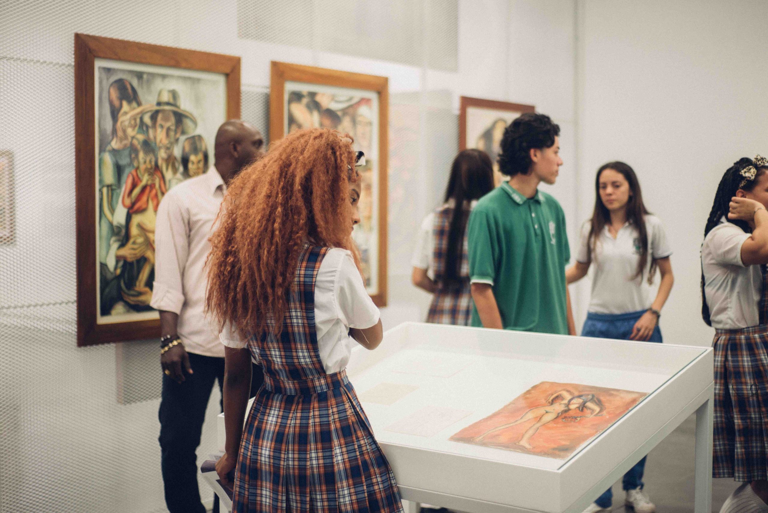 Exposición Débora Arango enseñanza estudiantes