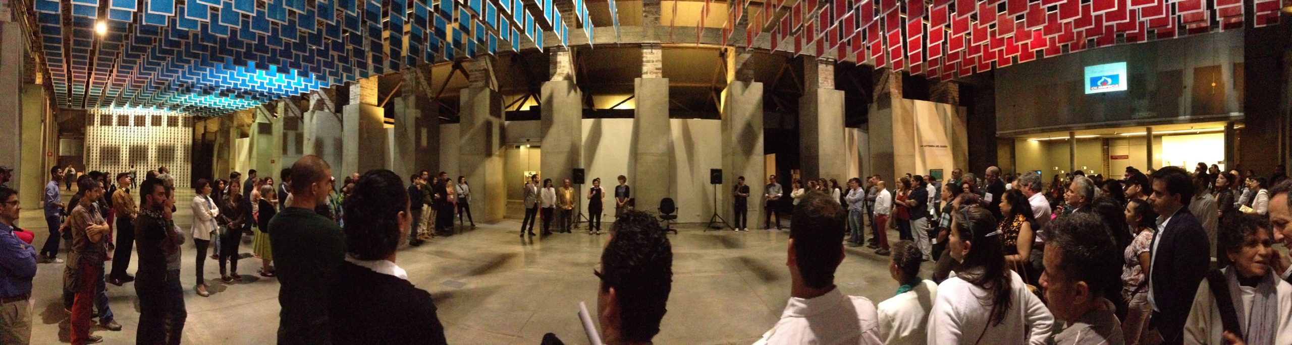 Exposición espectadores La leyenda del sueño Álvaro Barrios