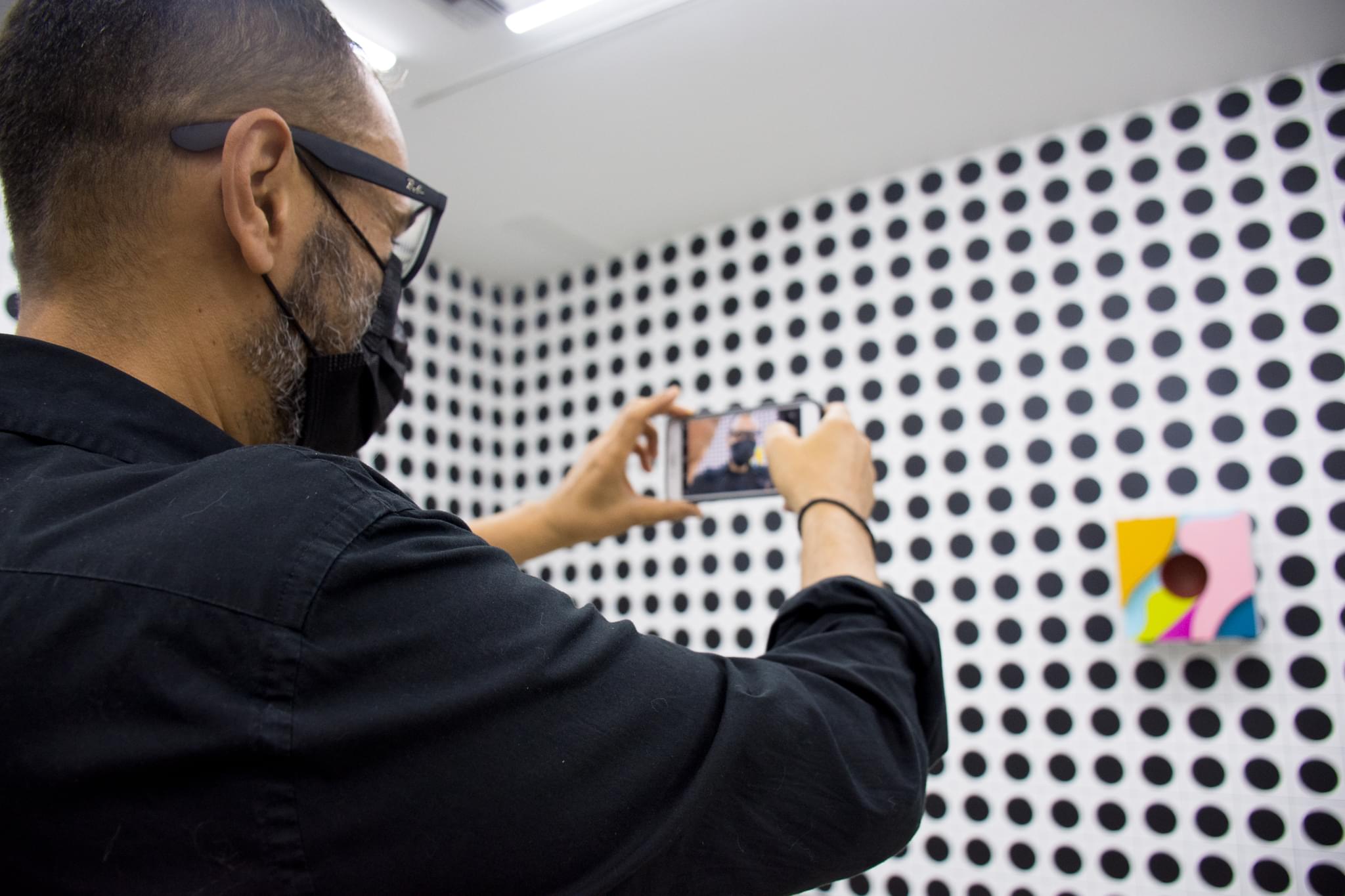 Exposición el Espejo Rodrigo Hernandez foto de pared