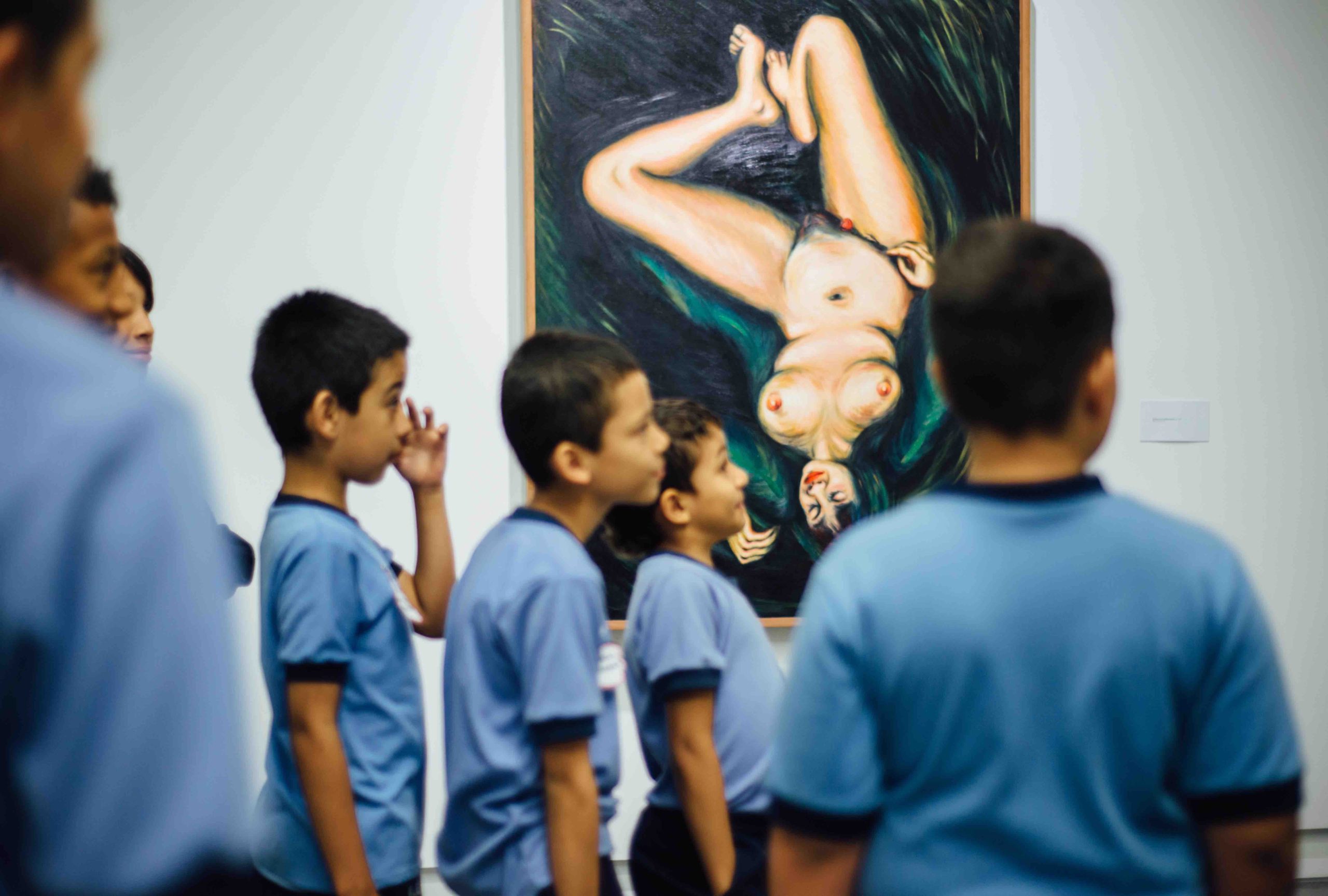 Exposiciones la vida con toda su fuerza admirable visitantes