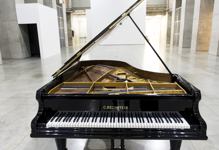 Exposición piano La noche que volvimos a ser gente Allora y Calzadilla