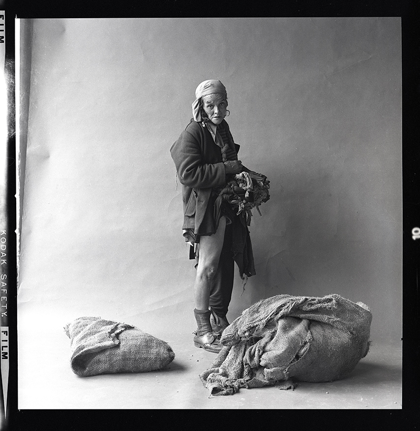 Retrato del artista León Ruiz: Loca Harapienta