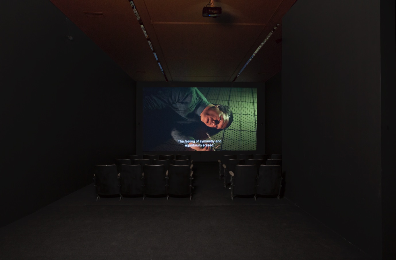 Exposición sala oscura Herramientas de trabajo Carlos Amorales