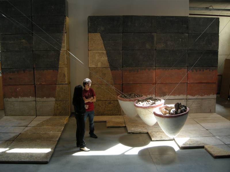 Visitantes a la exposición Coordenadas. Historias de la Instalación en Antioquia