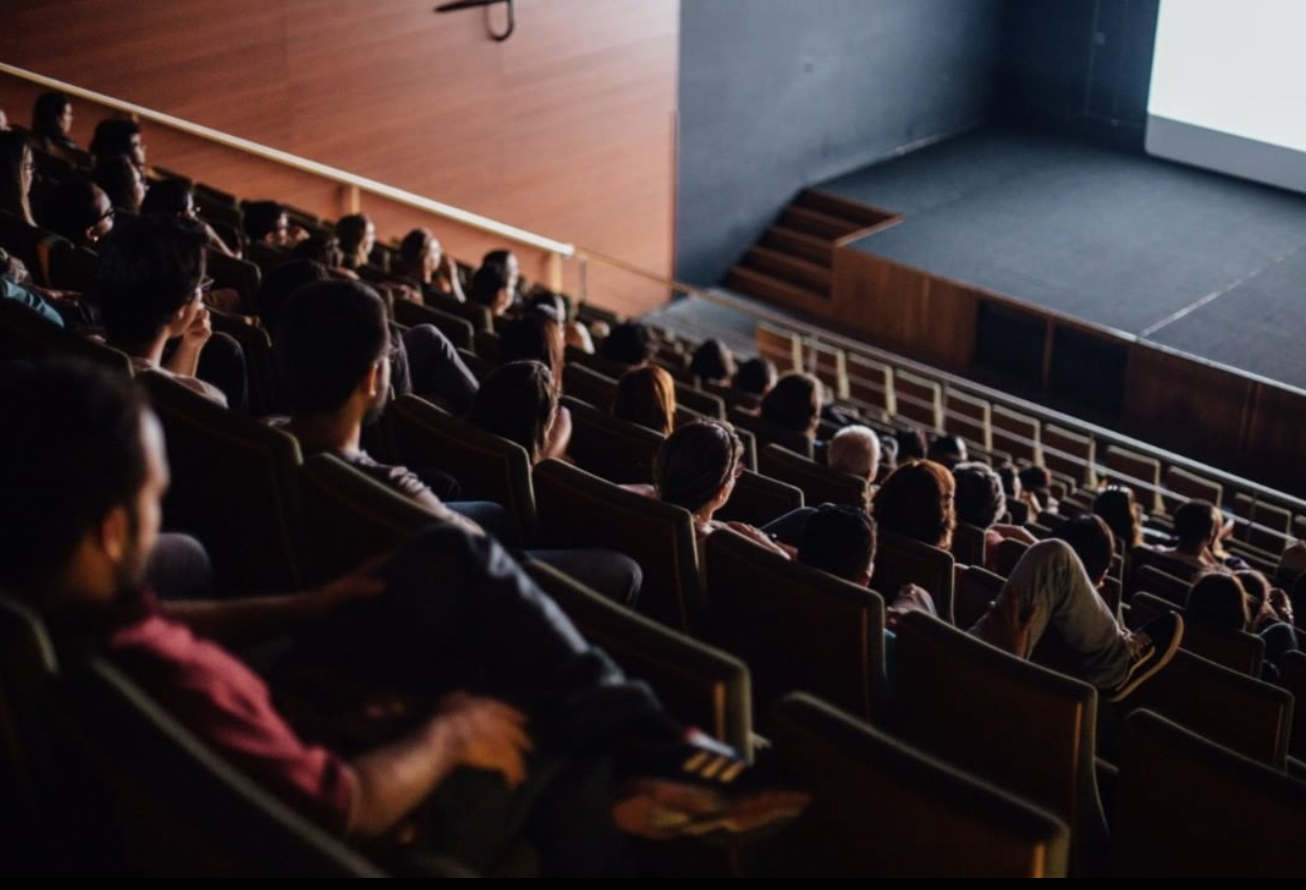 Foto del público disfrutando del cine MAMM en el teatro del Museo