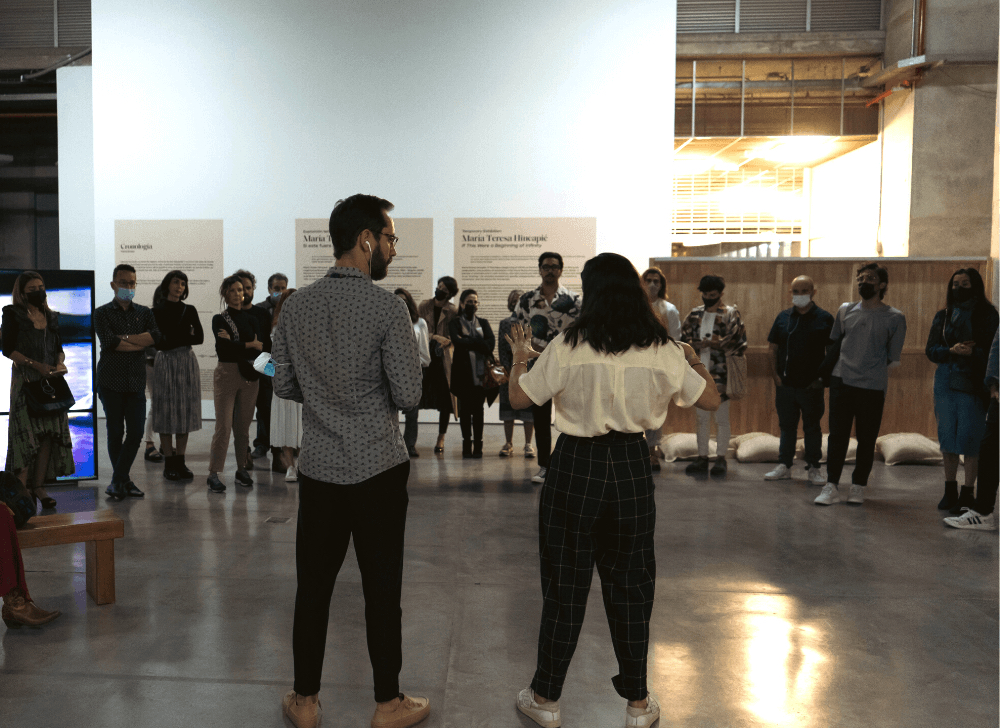 Amigos MAMM con los curadores Emiliano Valdés y Claudia Segura