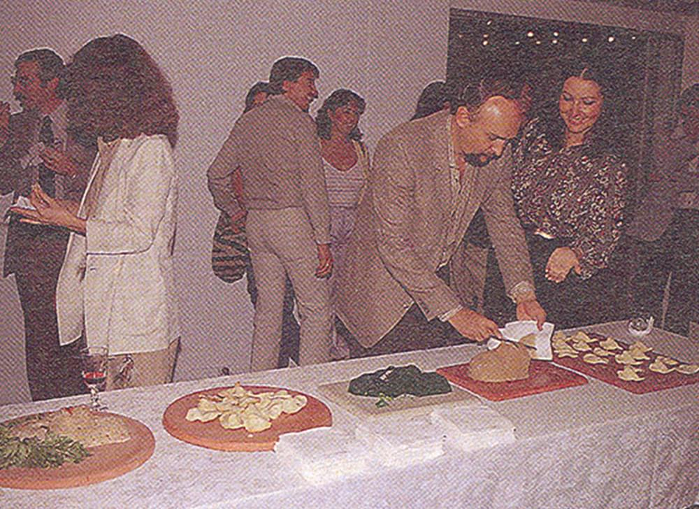 Foto de la obra de Maria Teresa Cano "Yo servida en la mesa""