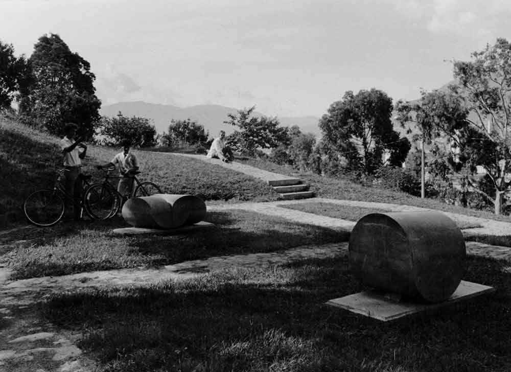 Sergio de Camargo "Sin título" 1981, mármol pulido, 70x50 cm