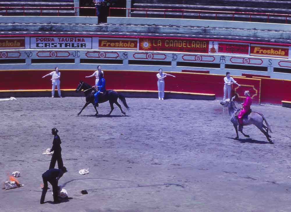 Perfomance "De Amarú a Barthes"