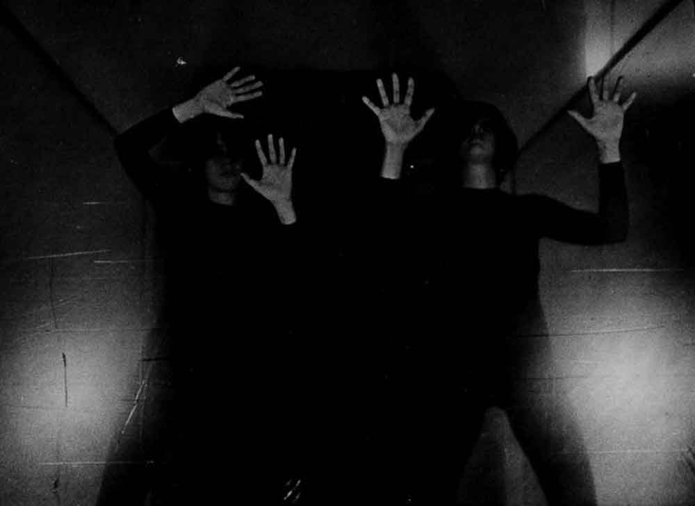 Performance "Acción divisoria del espacio"