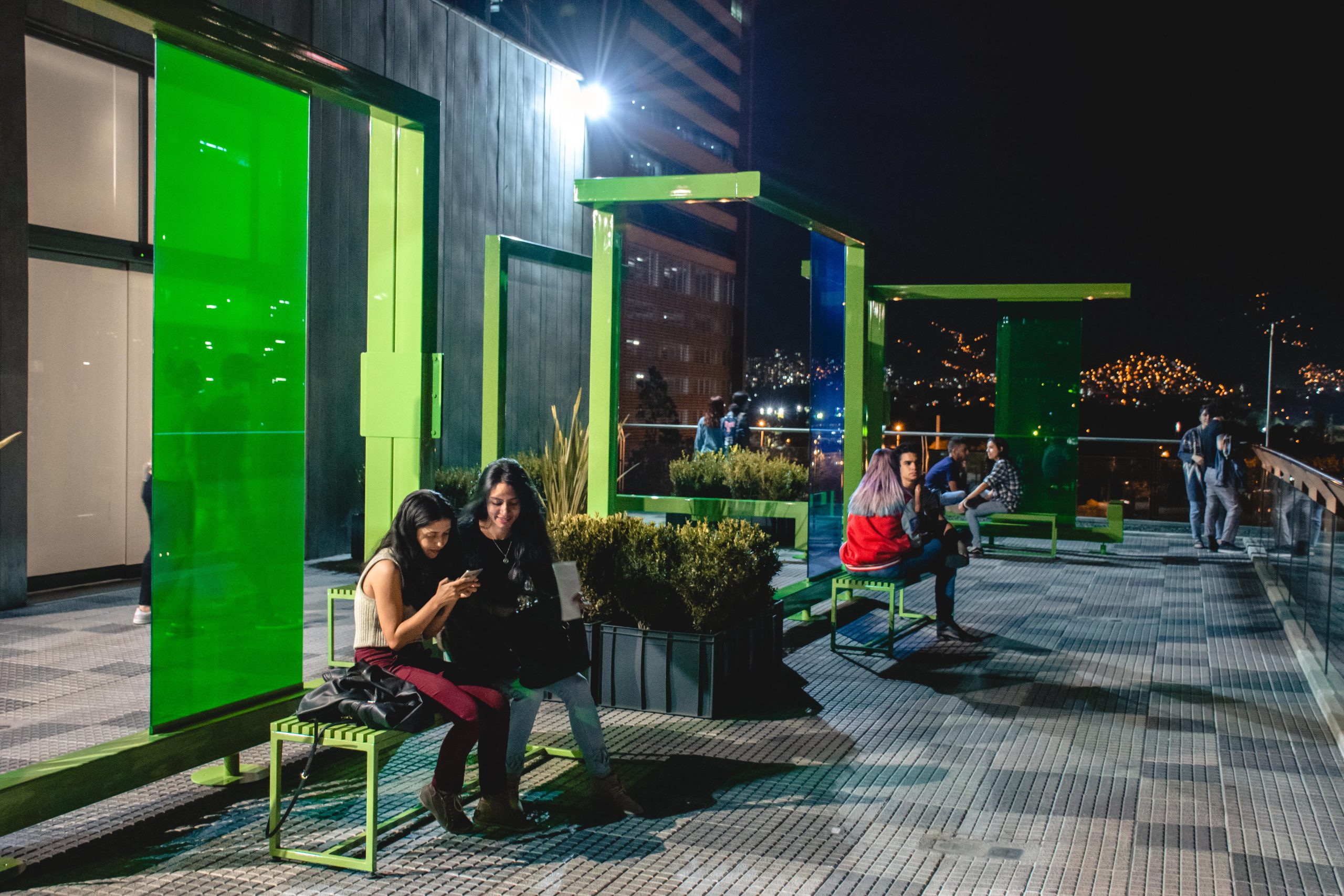 Exposiciones MAMM: visita grupal en la obra Geometrías Fragmentadas de Ivan Hurtado