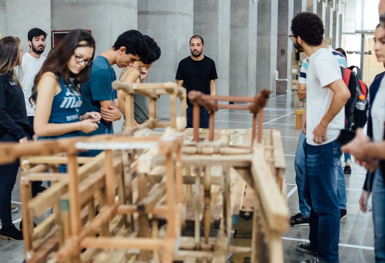 Talleres y laboratorios con artistas