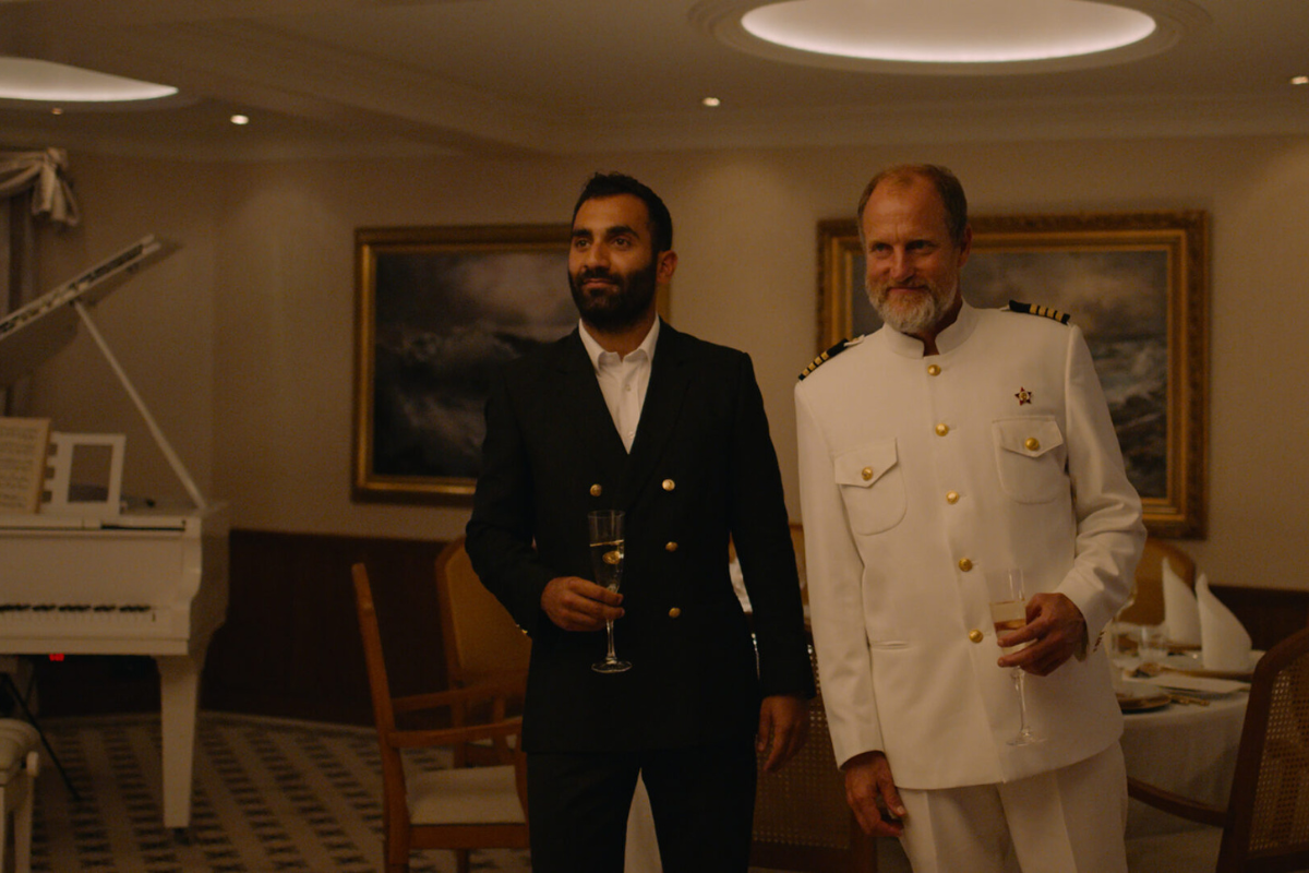 capitán de un barco con alguien de la tripulación