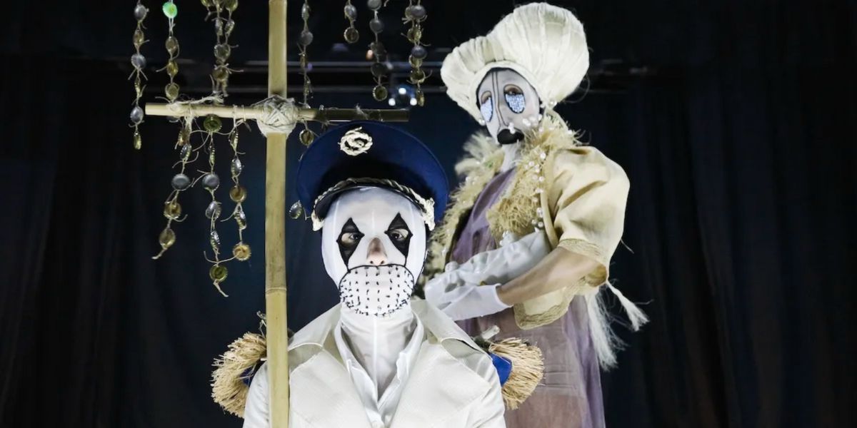 Actores en la obra Lugar de consuelo del artista Naufus Ramírez Figueroa