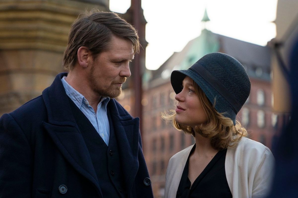 pareja mirándose a los ojos