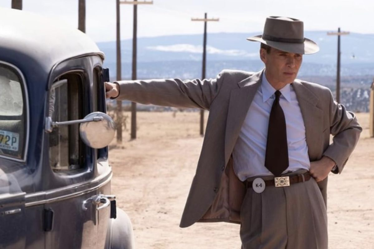 Hombre en medio del desierto