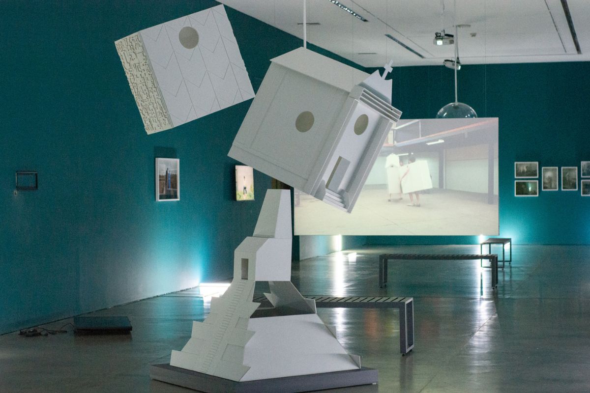 Exposicion Cantandole a las plantas