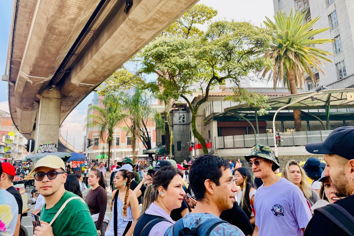 Personas en el centro de Medellín