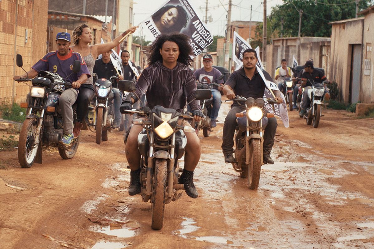 Fotograma de la película Mato seco em chamas