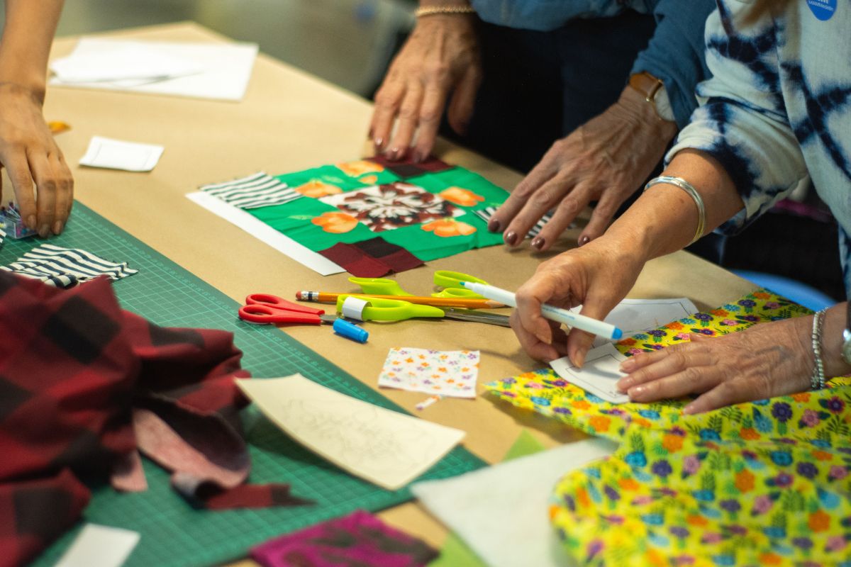 Fotografía de laboratorio textil con mediadores