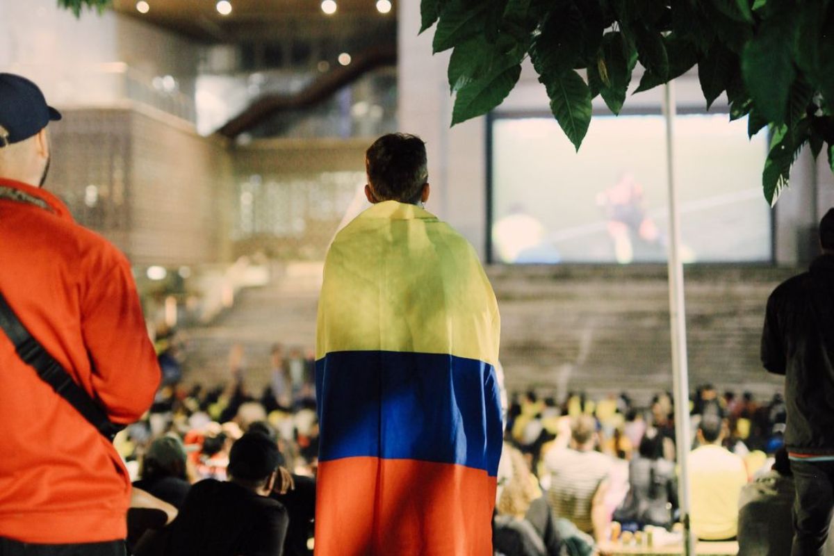 Fotografía en la proyección del partido de Colombia