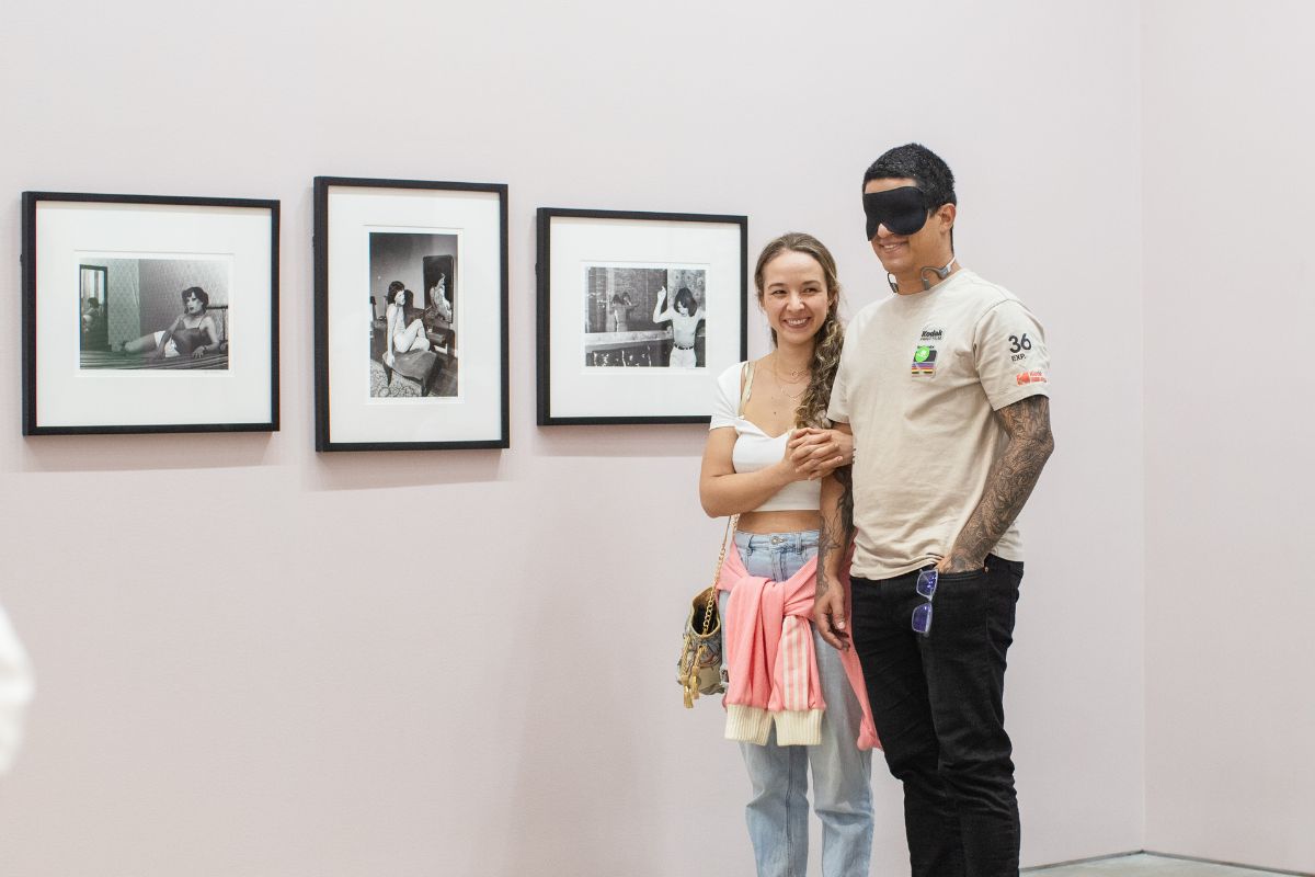 Fotografía de visitantes en recorrido Cita a ciegas