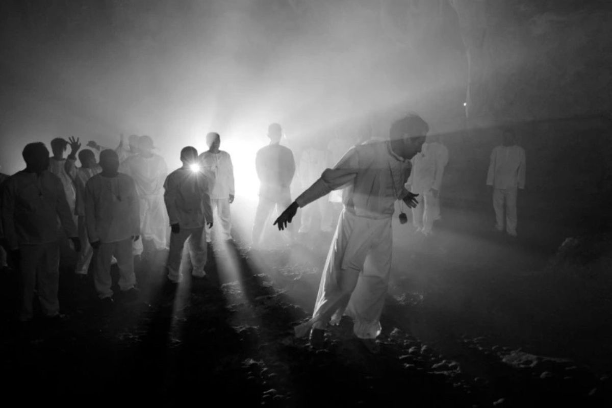 Fotograma de la película A Lullaby to the Sorrowful Mystery