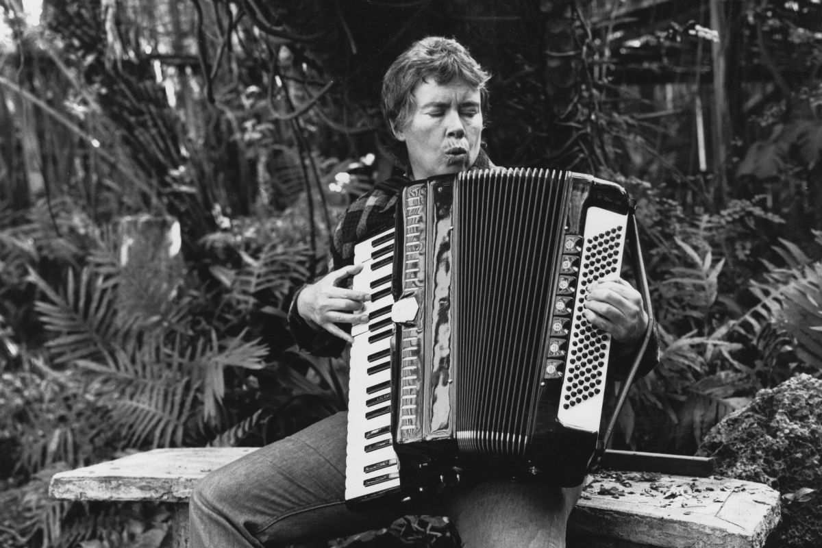 Fotograma de la película Deep Listening: La historia de Pauline Oliveros