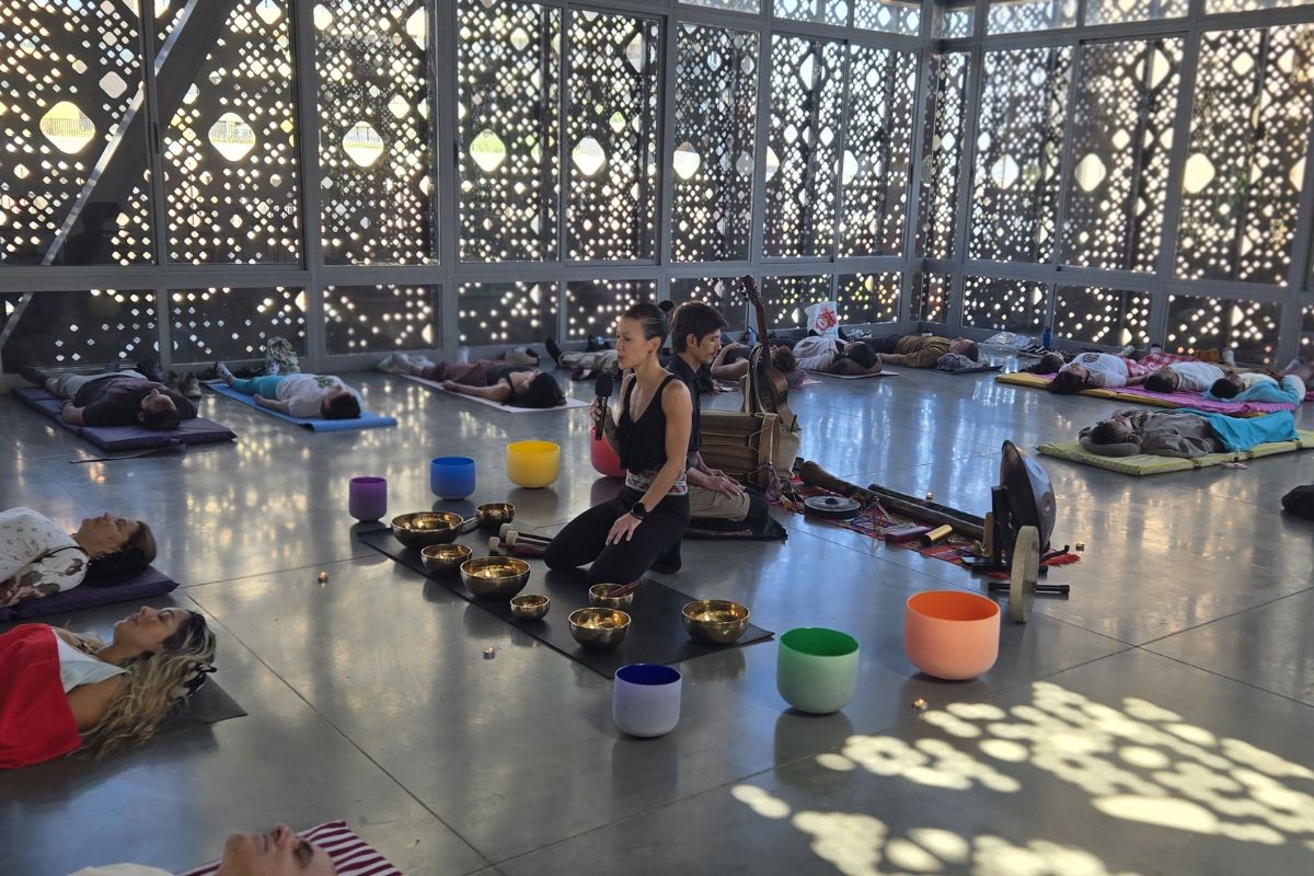 Fotografía de la sesión de sonoterapia meditativa