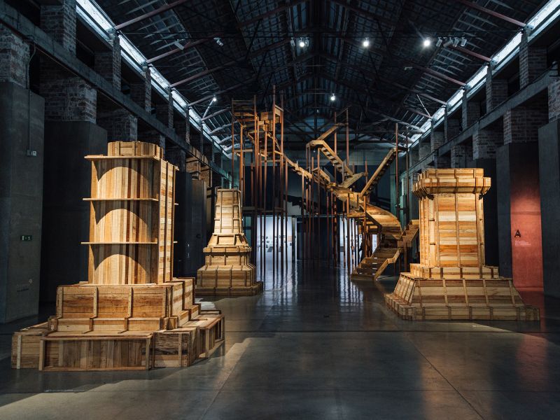 Fotografía de la exposición Materialidades y constelaciones