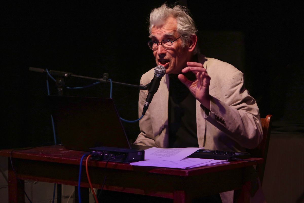 Fotografía del artista Jaap Blonk.