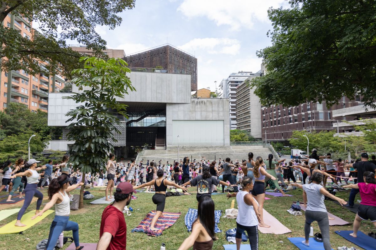 Fotografía de yoga al aire libre