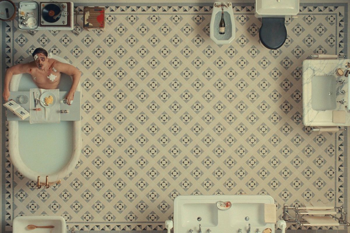 Fotograma de la película El esquema fenicio