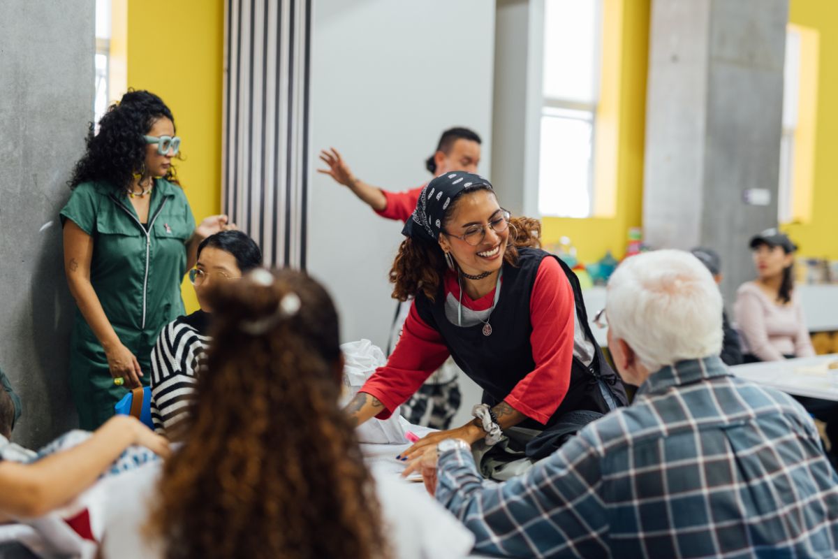 Fotografía de mediadora en taller
