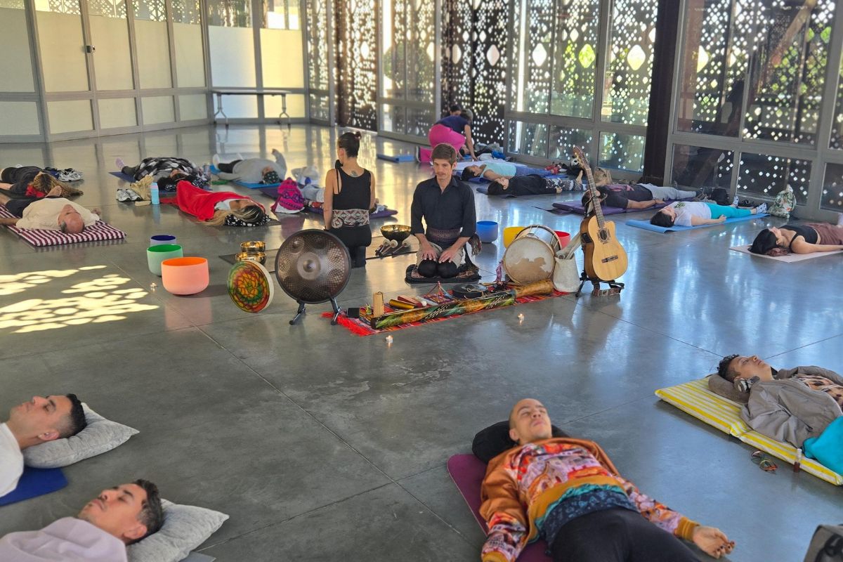 Fotografía de la sesión de sonoterapia meditativa