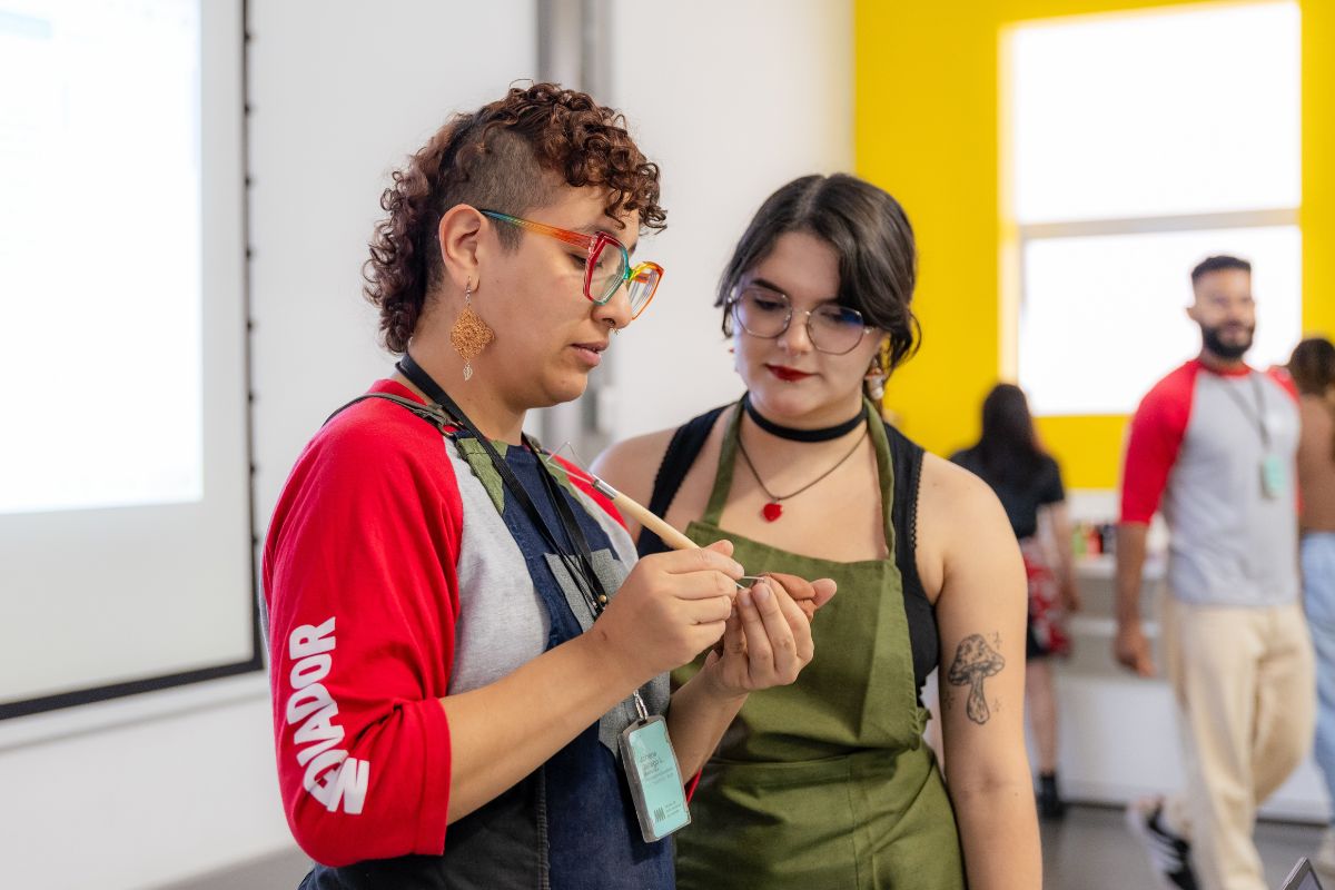 Fotografía de taller con mediador