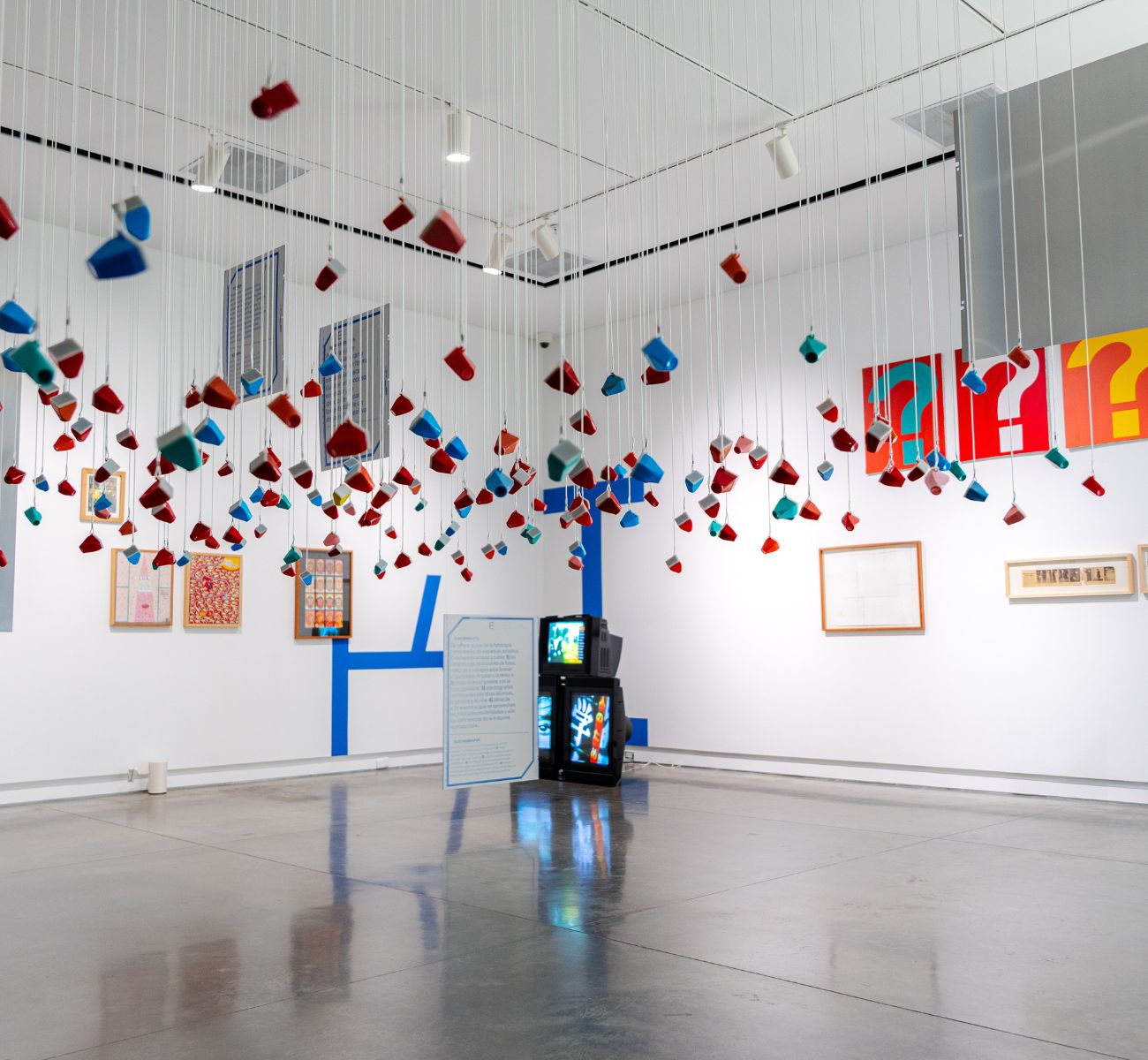 Fotografía de la exposición Señal abierta. Lenguajes del arte actual