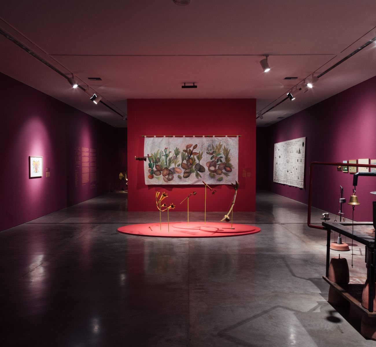 Fotografía en sala de La luz, el fuego y la ceniza