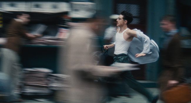 Fotograma de la película Marty Supremo