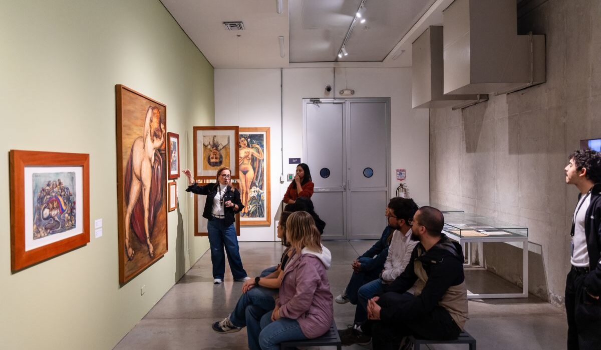 Fotografía de visitantes en El revés de Débora