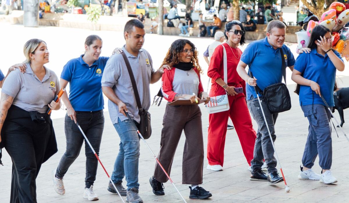 Fotografía de mediadoras y participantes de Habitar el Museo