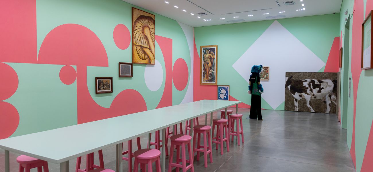 Fotografía de exposición Nos habitan pájaros y montañas