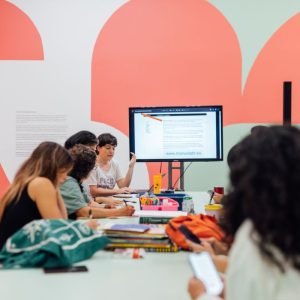 Fotografía de taller de la Escuela Feminista de Pintura