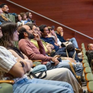 Foto de conferencia en el Teatro MAMM