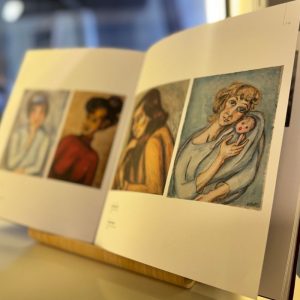 Foto de libro de Débora Arango