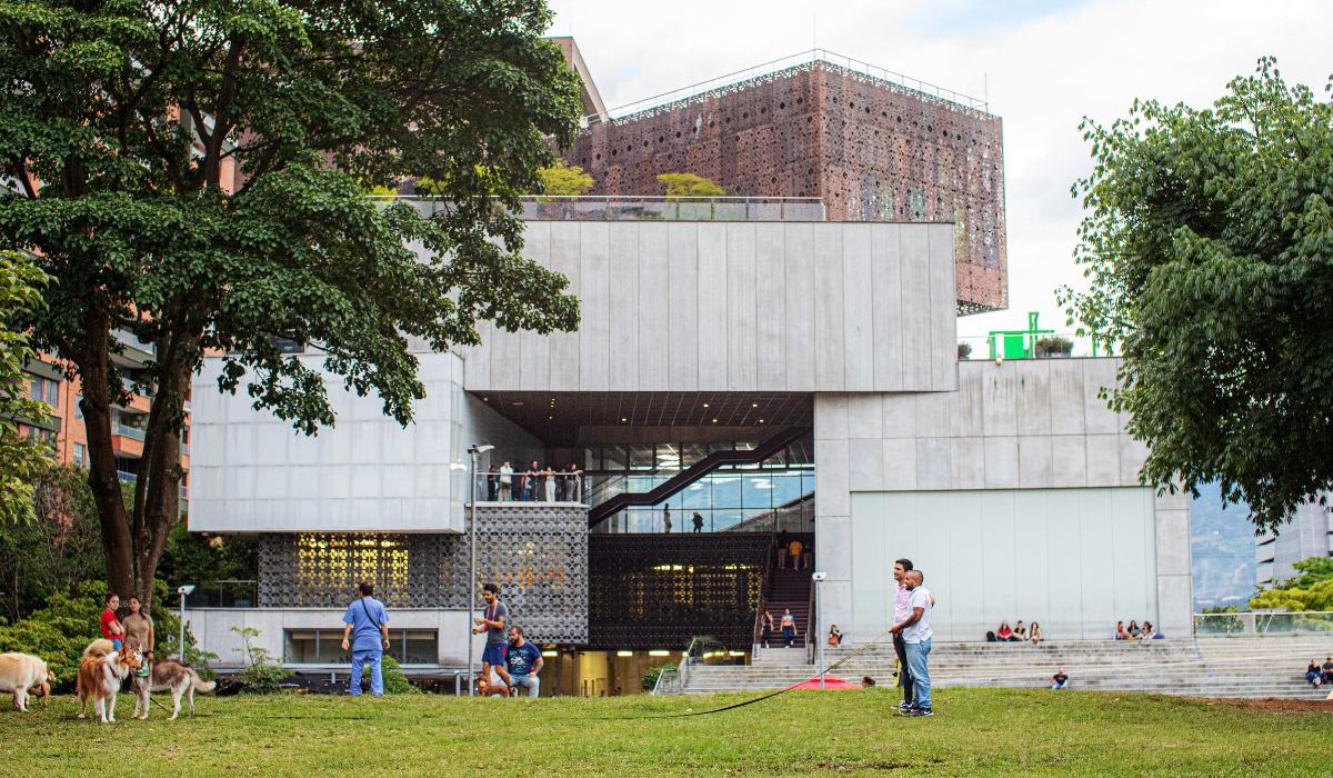 Fotografía de la fachada del Museo de Arte Moderno de Medellín