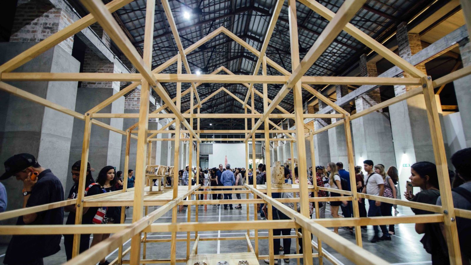 Exposiciones estructura de madera Patio de esculturas