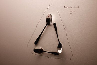 Exposiciones obra cucharas Monadas Exposición suelo Monadas Tatyana Zambrano