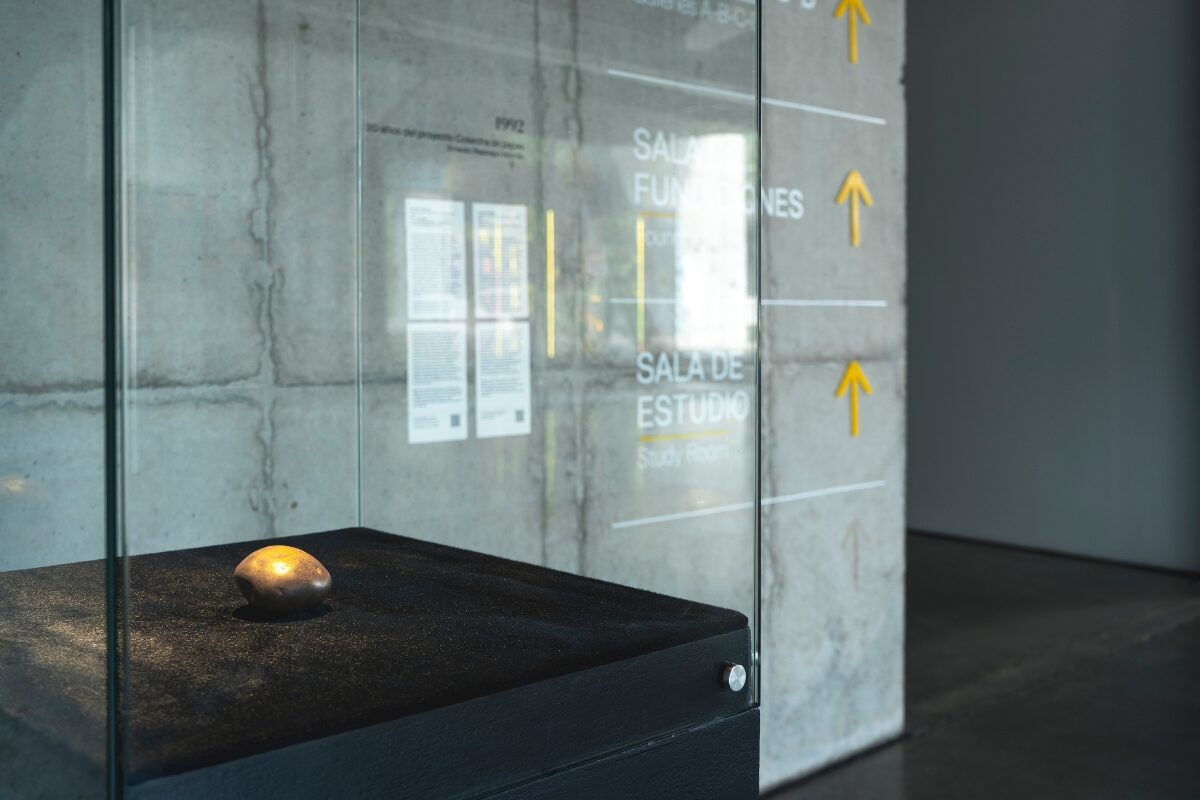 Fotografía de la exposición Ernesto Restrepo. 1992. 30 años del Proyecto Cosecha de papas