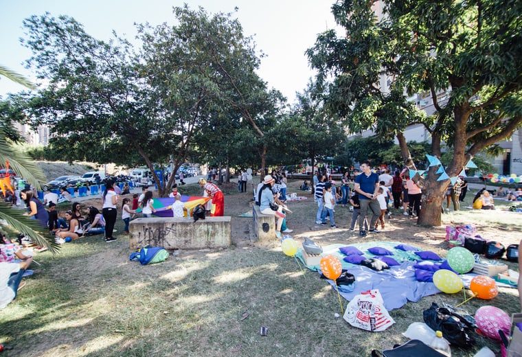 Foto de picnics y actividades al aire libre en el parque lineal del MAMM en Ciudad del Río